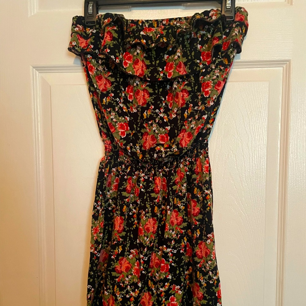 Body Central Strapless Floral Dress. Size Large.